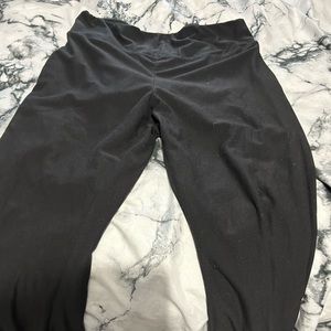 Really comfortable leggings but to long for me